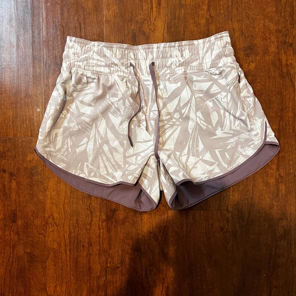 Lululemon Choose a Side Shorts - Reversible 3” - Picture 3 of 8